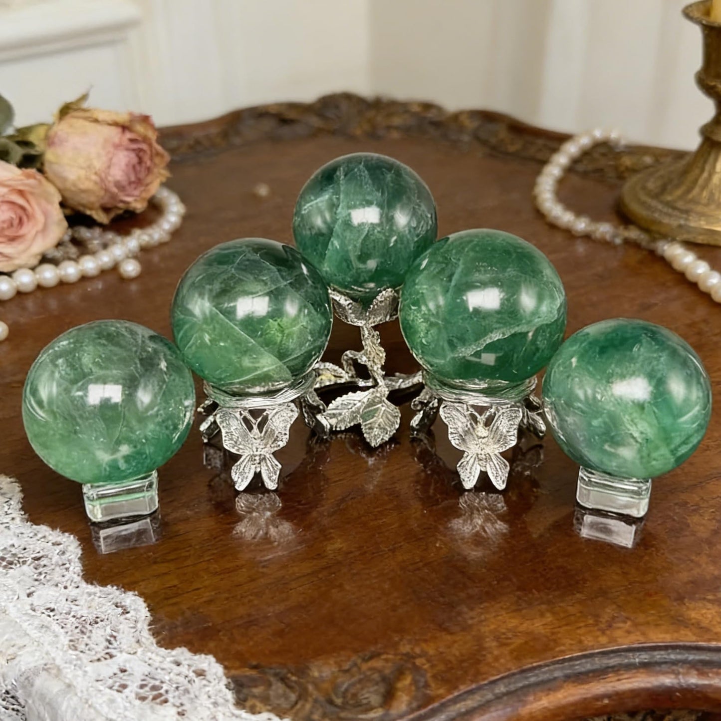 Aiercrystal Natural Stone Crystal Sphere Feng Shui Home Decoration Ball Positive Energy Scrying Orb for Meditation Tool for Spiritual Space Purification Globe Diameter 4-5cm Green Fluorite Sphere