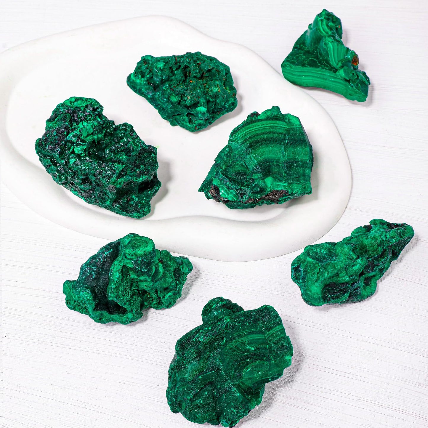 Apengshi Natural Malachite Crystal Stone 0.22-0.33lb Raw Malachite Stone Irregular Rough Malachite Mineral Specimen Original Shape Healing Crystal Gem Worry Relief Stress with Gift Box
