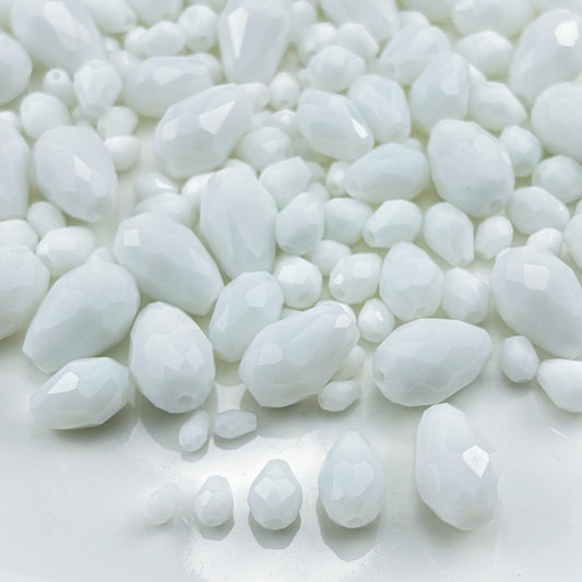 Xinhongo 340pcs Teardrop Crystal Glass Beads 3x5mm 4x6mm 6x8mm 8x12mm 10x15mm Vertical Hole Faceted Glass Spacer Beads for Necklace Bracelet Earrings DIY Jewelry Crafts(White)