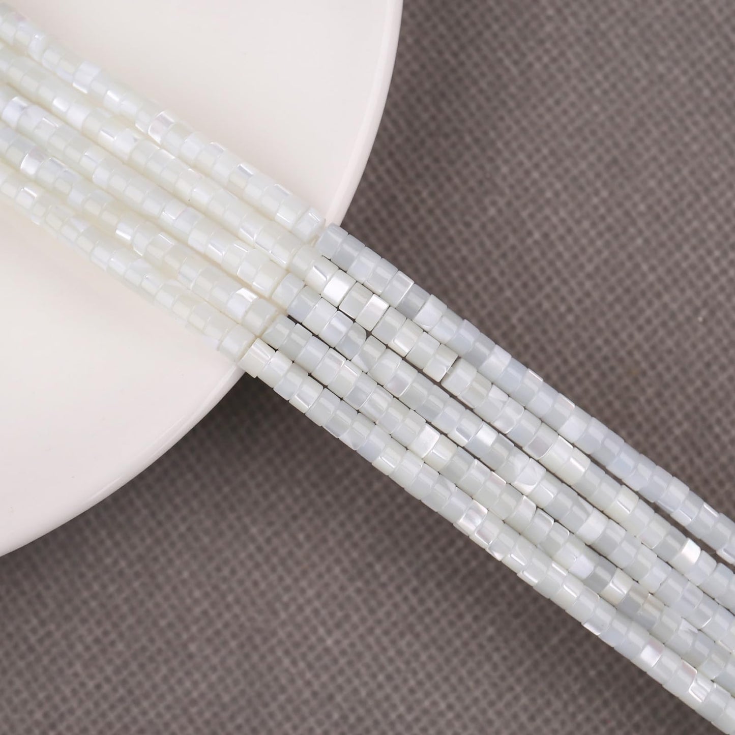 BONNY BOXX 150PCs Natural White Shell Spacer Beads, Loose Semi Precious Flat Round Gemstone Heishi Disc Stone Beads for Beading Jewelry Making 4mm*2mm