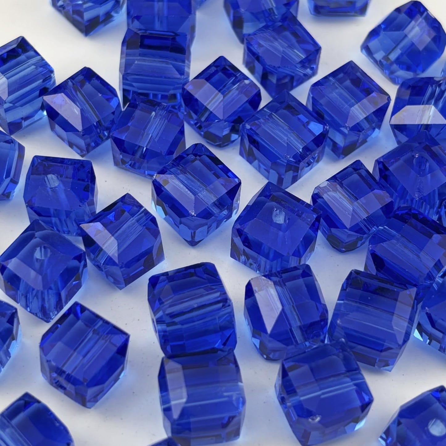YUEXIGO 100pcs 6mm Cube Crystal Glass Beads for Jewelry Making Faceted Square Crystal Glass Bead Spacer Beads Loose Beads for Bracelet Earring Necklace DIY Craft(Blue)