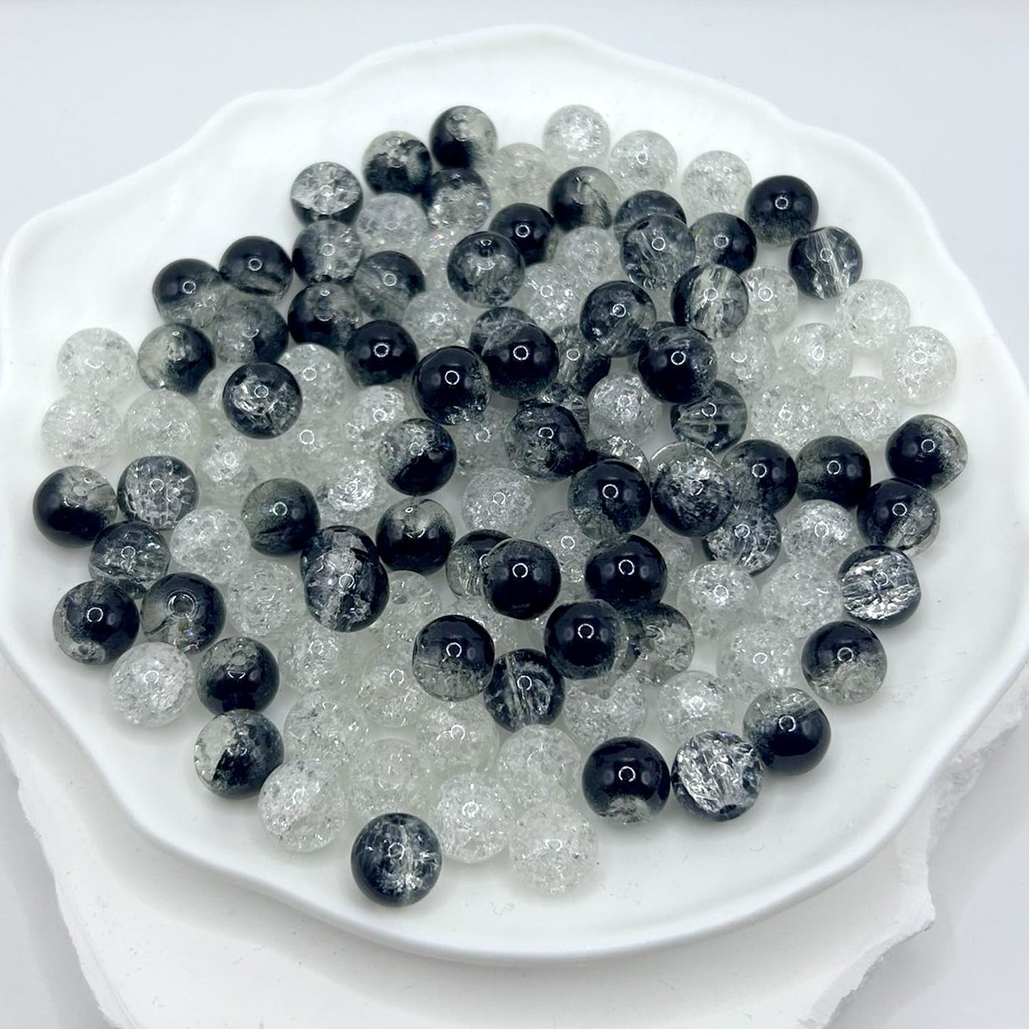 CRZSEELL 300pcs Crackle Glass Beads, 6mm Black and White Crystal Round Beads for Jewelry Making, Loose Bulk Crafts Bead for Earrings Necklaces Bracelets