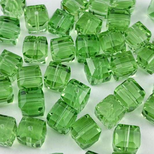 YUEXIGO 100pcs 6mm Cube Crystal Glass Beads for Jewelry Making Faceted Square Crystal Glass Bead Spacer Beads Loose Beads for Bracelet Earring Necklace DIY Craft(Light Green)