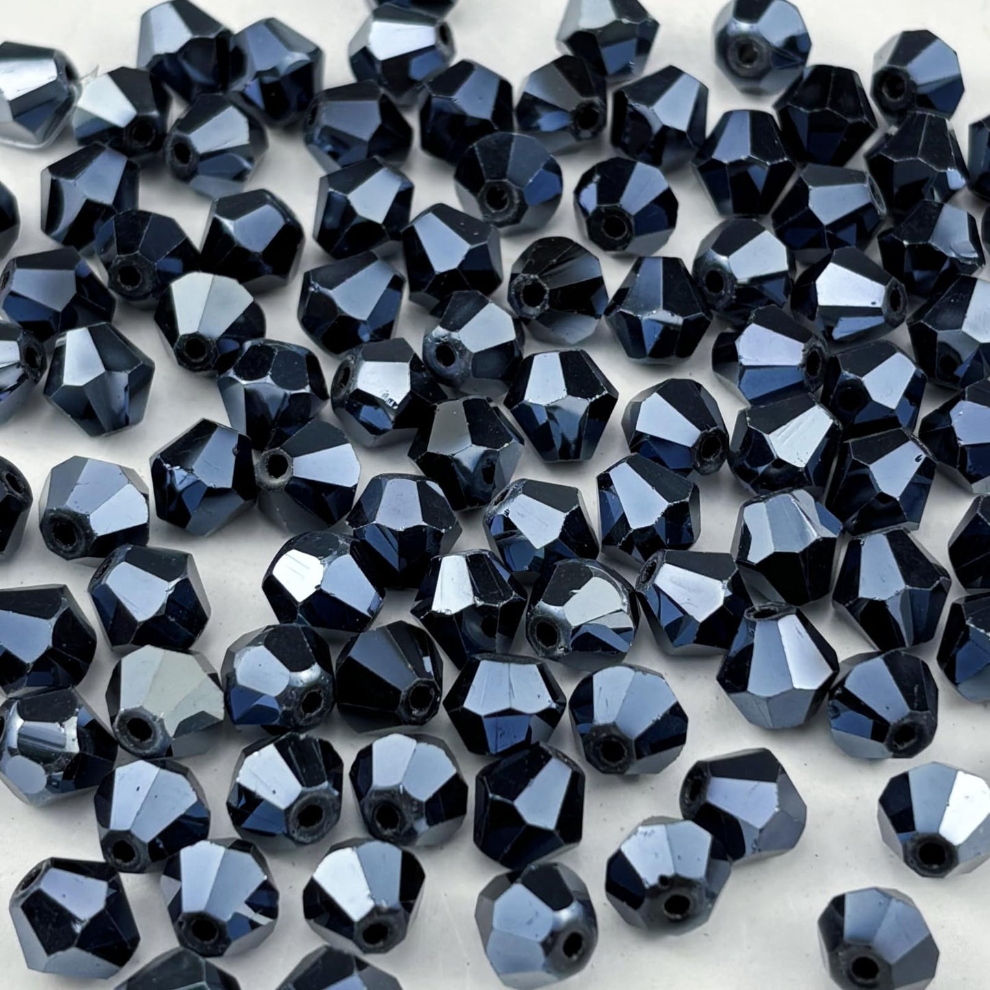 Pinhoollgo 100pcs 8mm Bicone Crystal Glass Beads Faceted Bicone Crystal Beads Bulk Glass Spacer Beads for Bracelets Necklace Pendants Earrings DIY Jewelry Craft Making(Black)