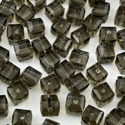 YUEXIGO 100pcs 6mm Cube Crystal Glass Beads for Jewelry Making Faceted Square Crystal Glass Bead Spacer Beads Loose Beads for Bracelet Earring Necklace DIY Craft(Gray)