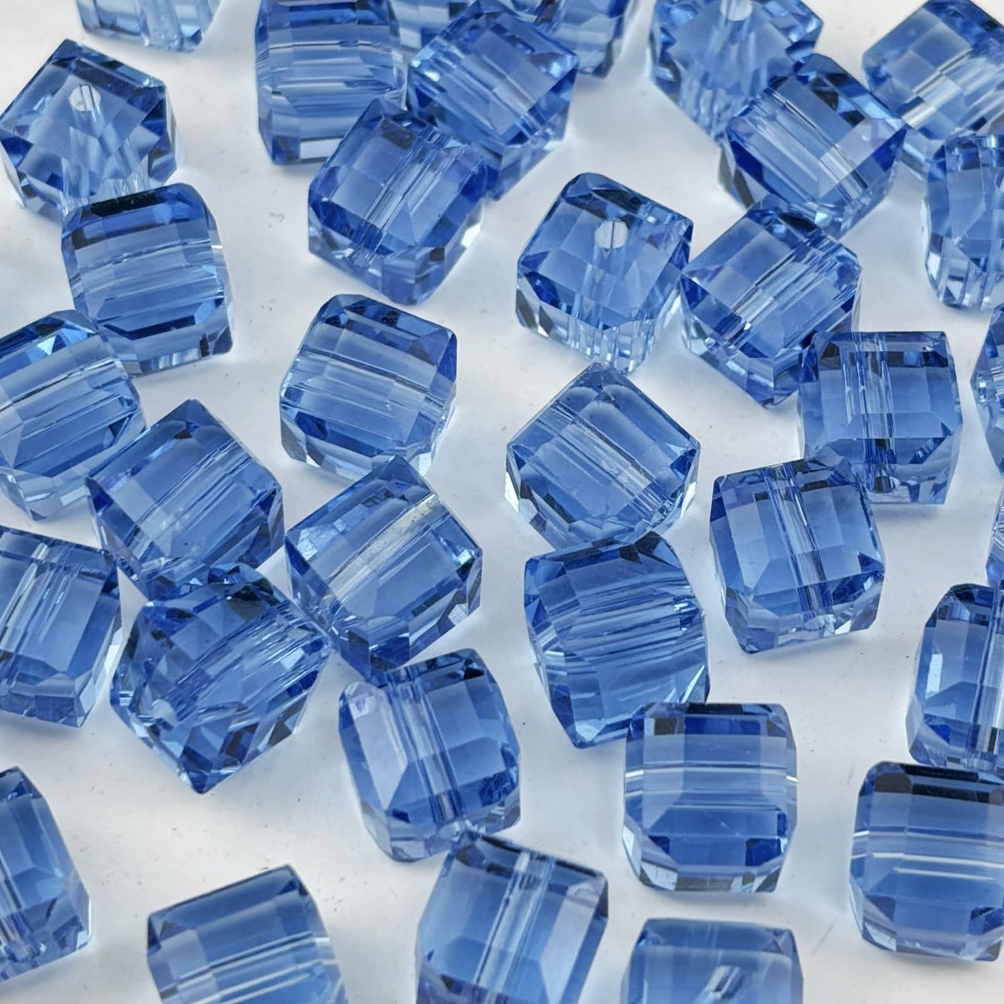 YUEXIGO 200pcs 4mm Cube Crystal Glass Beads for Jewelry Making Faceted Square Crystal Glass Bead Spacer Beads Loose Beads for Bracelet Earring Necklace DIY Craft(Light Blue)