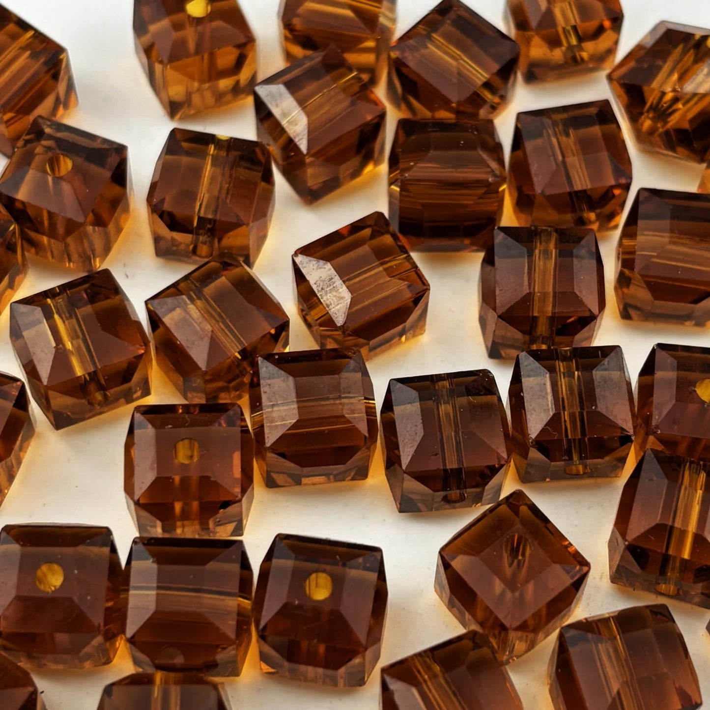 YUEXIGO 100pcs 8mm Cube Crystal Glass Beads for Jewelry Making Faceted Square Crystal Glass Bead Spacer Beads Loose Beads for Bracelet Earring Necklace DIY Craft(Dark Amber)