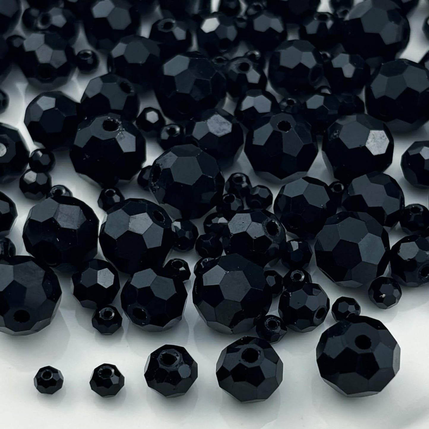 Honkoolly 480pcs Crystal Glass Beads 3mm 4mm 6mm 8mm 10mm Round Faceted Glass Spacer Beads for Bracelets Necklace Earring DIY Jewelry Making Craft(Black)