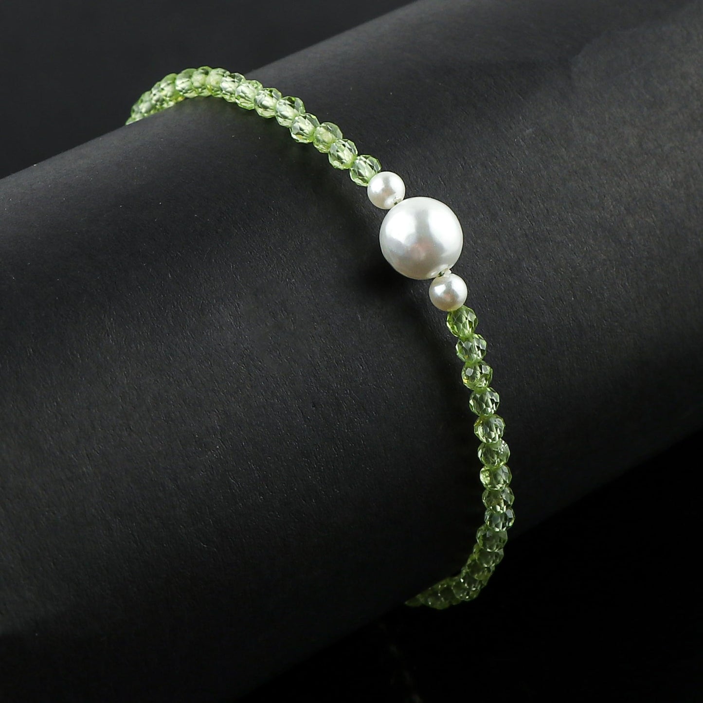 CRYSTALINES Natural Peridot Gemstone Bolo Bracelet, Cultured Pearl Beads Stones, Handmade Hypoallergenic Boho Jewelry for Women, Healing Crystals, Silver Plated 6+4inch, August Birthday Gift