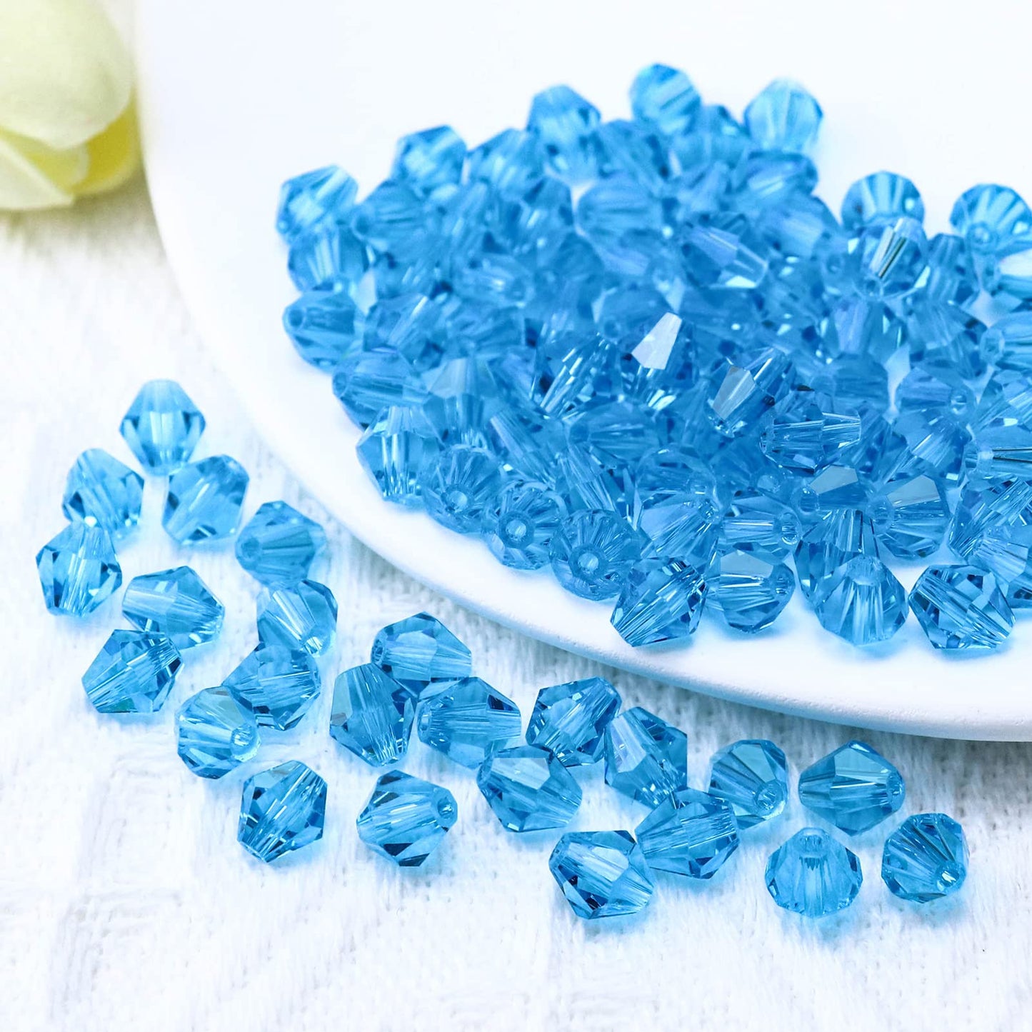 Dowarm 100PCS 8MM Bicone Beads, Crystal Glass Beads for Jewelry Making, Crafts, DIY Bracelet, Necklace, Dolls, Faceted Spacer Beads, Aquamarine
