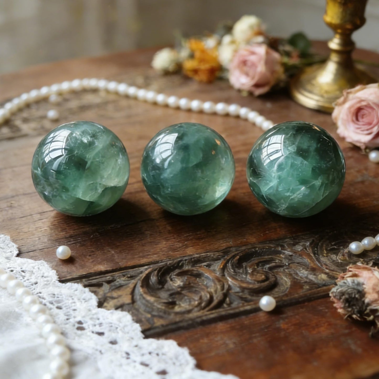 Aiercrystal Natural Stone Crystal Sphere Feng Shui Home Decoration Ball Positive Energy Scrying Orb for Meditation Tool for Spiritual Space Purification Globe Diameter 4-5cm Green Fluorite Sphere