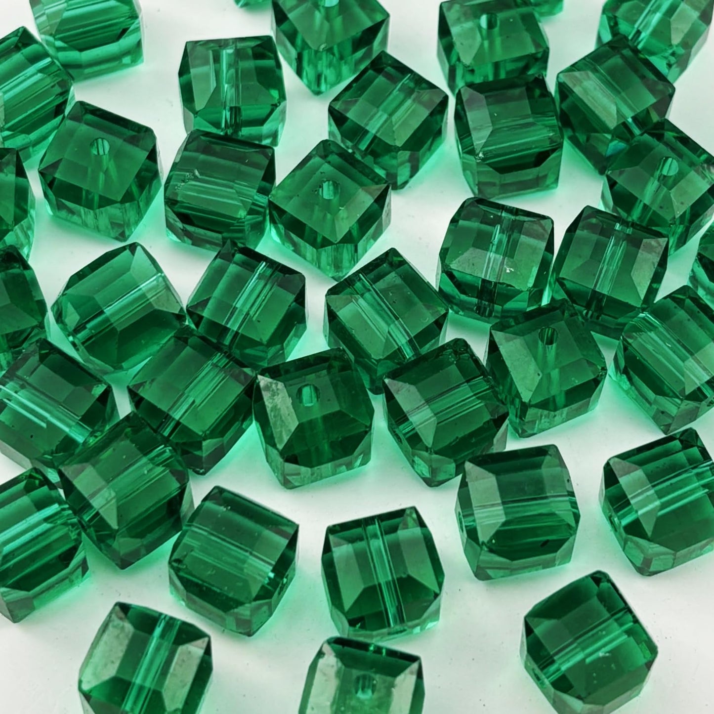 YUEXIGO 200pcs 4mm Cube Crystal Glass Beads for Jewelry Making Faceted Square Crystal Glass Bead Spacer Beads Loose Beads for Bracelet Earring Necklace DIY Craft(Peacock Green)