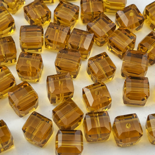 YUEXIGO 100pcs 8mm Cube Crystal Glass Beads for Jewelry Making Faceted Square Crystal Glass Bead Spacer Beads Loose Beads for Bracelet Earring Necklace DIY Craft(Amber)