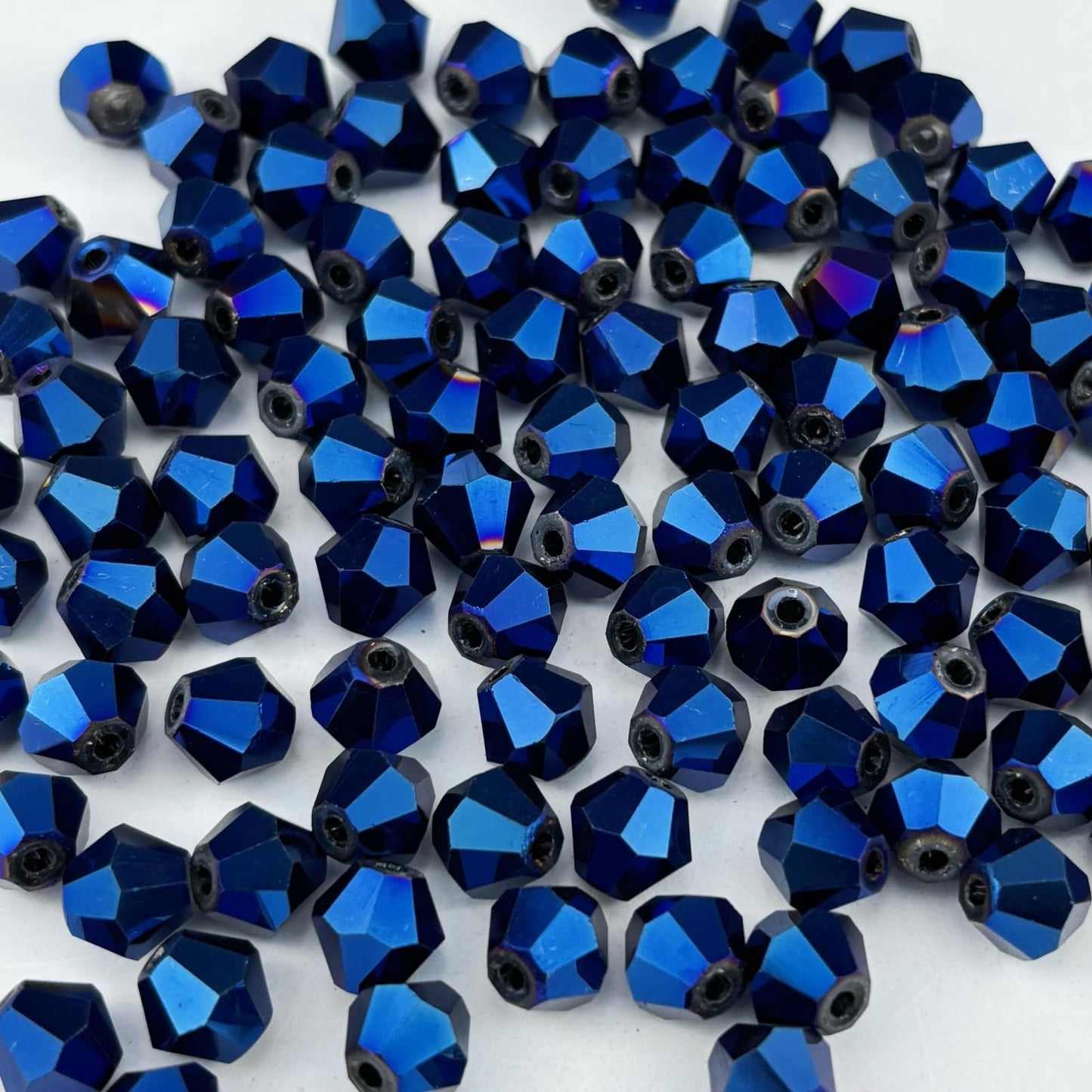 Pinhoollgo 100pcs 8mm Bicone Crystal Glass Beads Faceted Bicone Crystal Beads Bulk Glass Spacer Beads for Bracelets Necklace Pendants Earrings DIY Jewelry Craft Making(Blue Light)