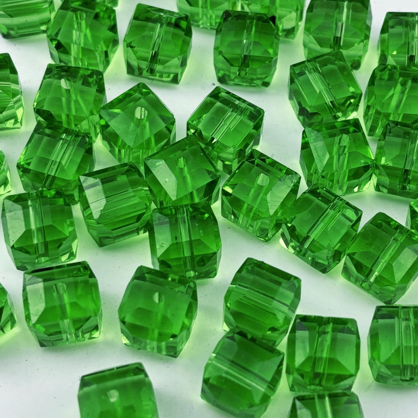 YUEXIGO 40pcs 10mm Cube Crystal Glass Beads for Jewelry Making Faceted Square Crystal Glass Bead Spacer Beads Loose Beads for Bracelet Earring Necklace DIY Craft(Grass Green)