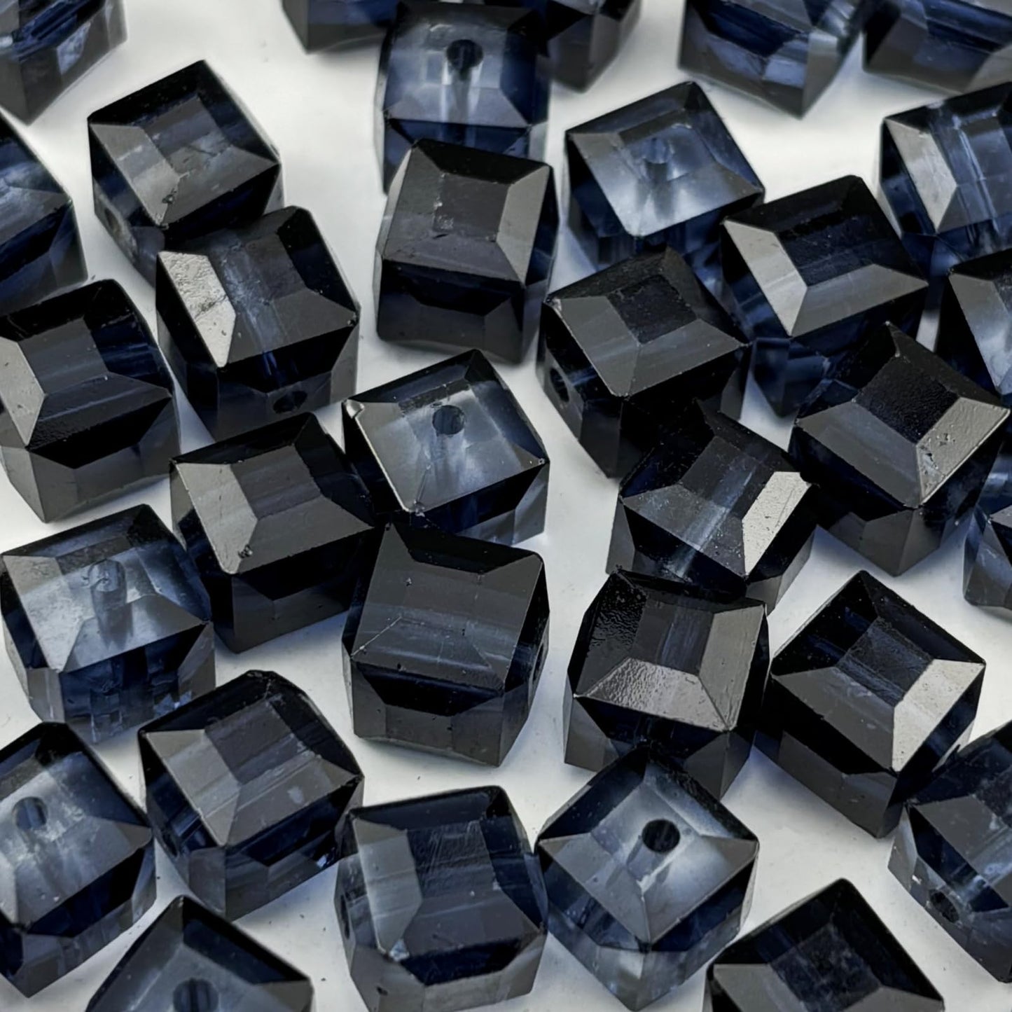 YUEXIGO 100pcs 8mm Cube Crystal Glass Beads for Jewelry Making Faceted Square Crystal Glass Bead Spacer Beads Loose Beads for Bracelet Earring Necklace DIY Craft(Ink Blue)