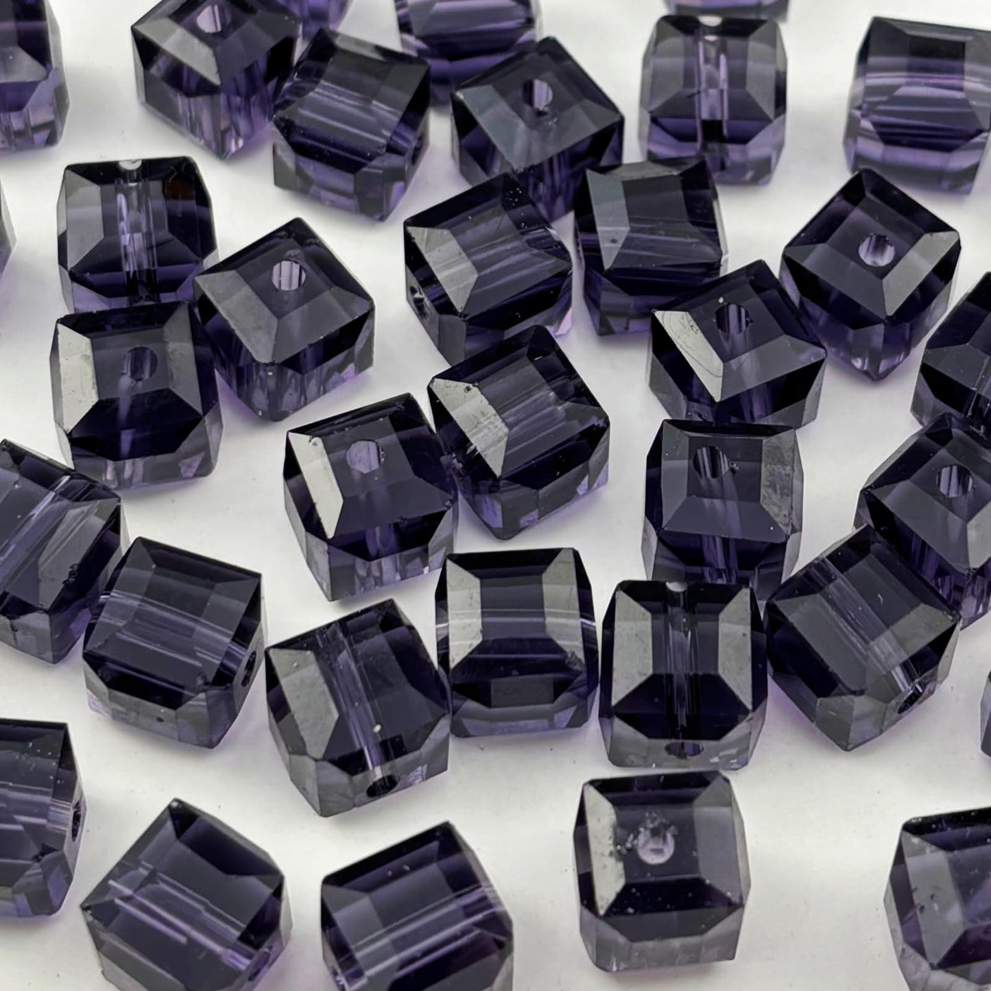 YUEXIGO 200pcs 4mm Cube Crystal Glass Beads for Jewelry Making Faceted Square Crystal Glass Bead Spacer Beads Loose Beads for Bracelet Earring Necklace DIY Craft(Violet)