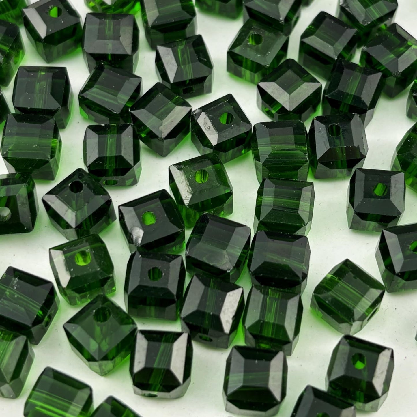 YUEXIGO 200pcs 4mm Cube Crystal Glass Beads for Jewelry Making Faceted Square Crystal Glass Bead Spacer Beads Loose Beads for Bracelet Earring Necklace DIY Craft(Dark Green)
