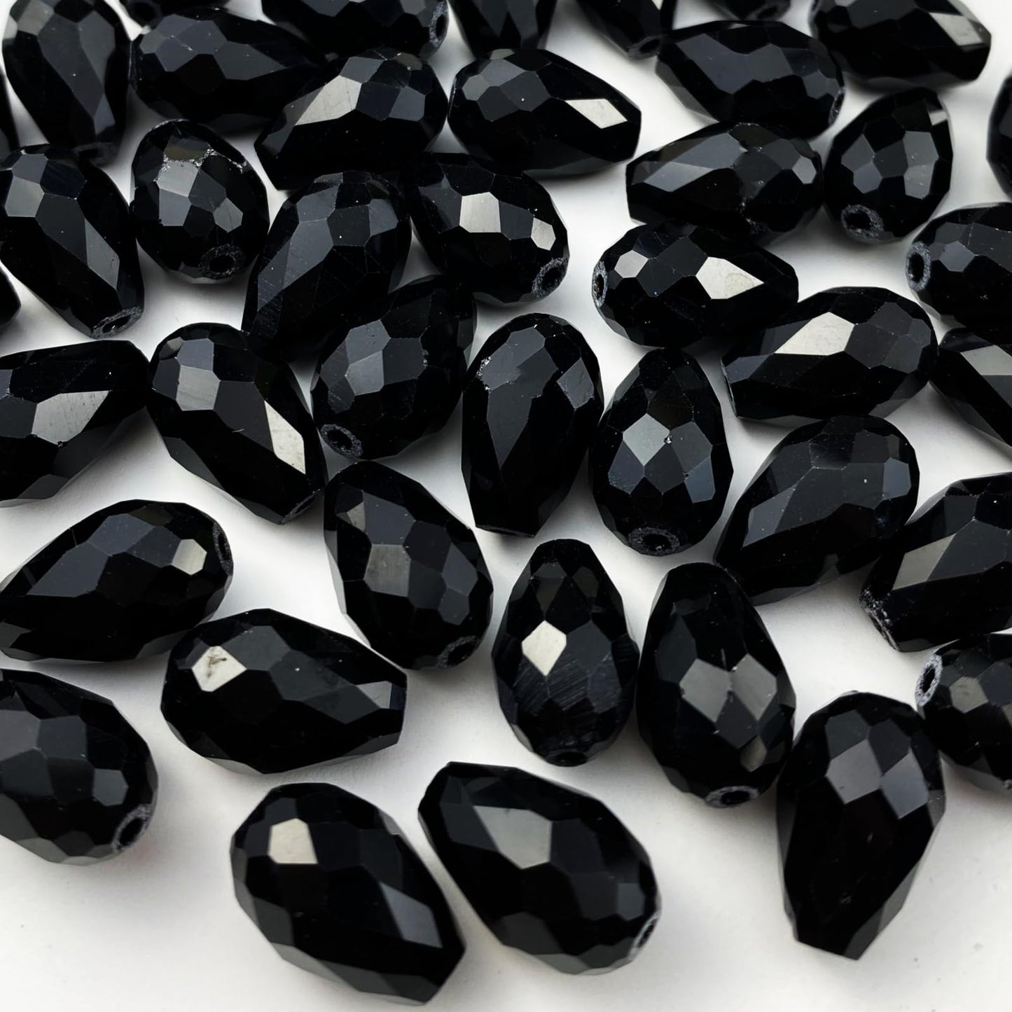 Honkoolly 130pcs 6x8mm Teardrop Crystal Glass Beads Vertical Hole Faceted Glass Teardrop Spacer Beads for Bracelets Necklace Earring DIY Jewelry Making Craft(Black)
