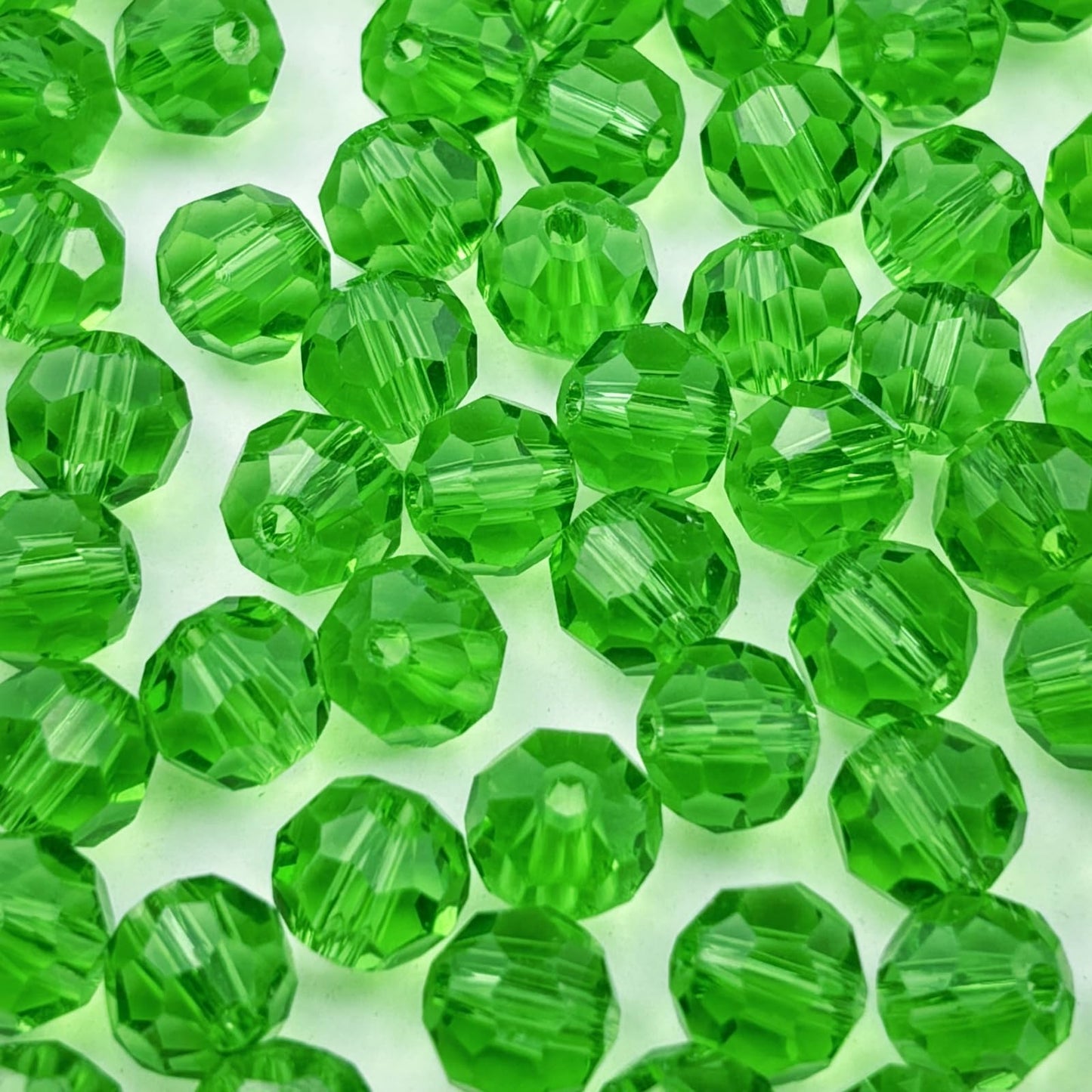 YUEXIGO 100pcs 8mm Round Crystal Glass Beads for Jewelry Making, Faceted Crystal Glass Spacer Beads for Bracelet Earring Necklace DIY Craft(Grass Green)