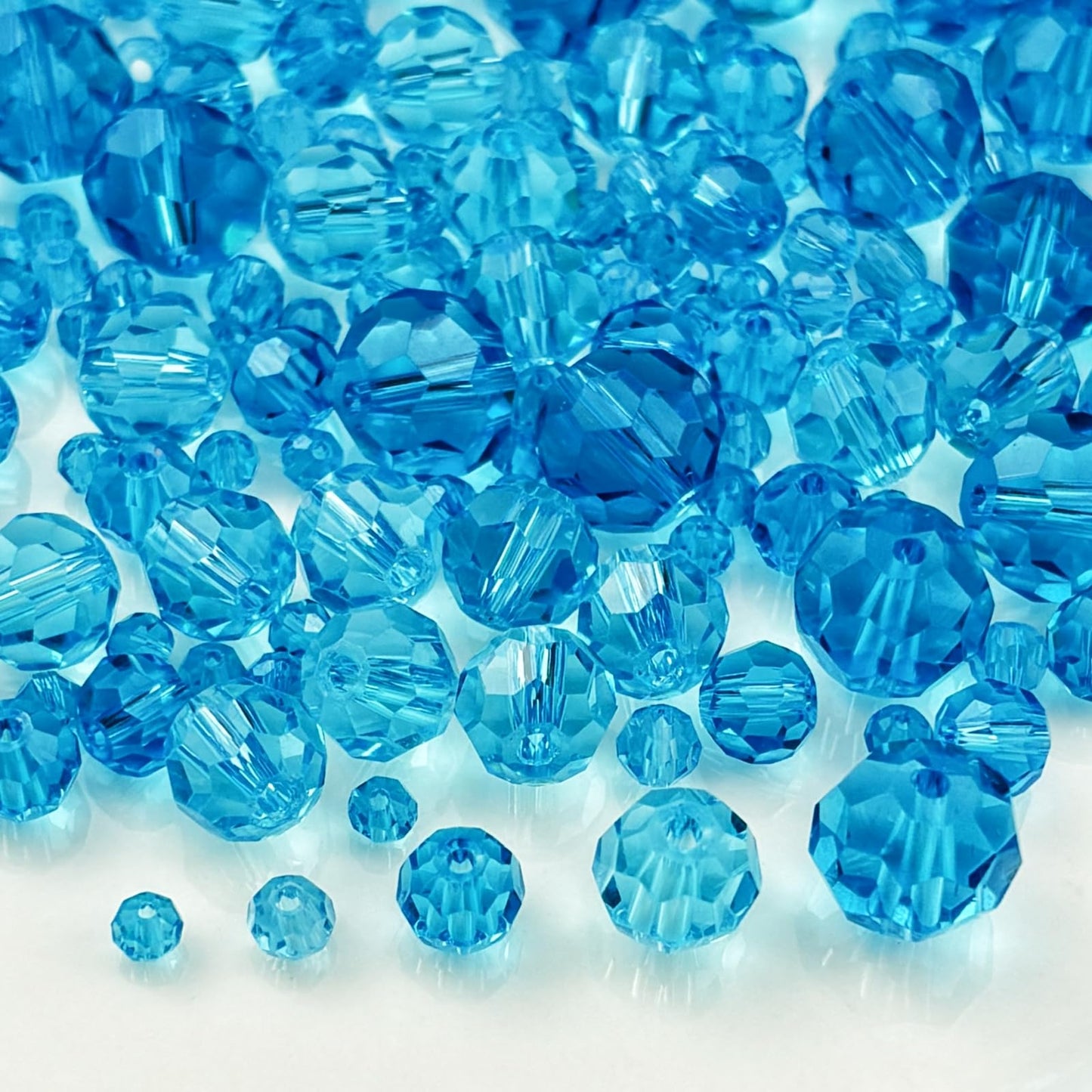 Honkoolly 480pcs Crystal Glass Beads 3mm 4mm 6mm 8mm 10mm Round Faceted Glass Spacer Beads for Bracelets Necklace Earring DIY Jewelry Making Craft(Lake Blue)