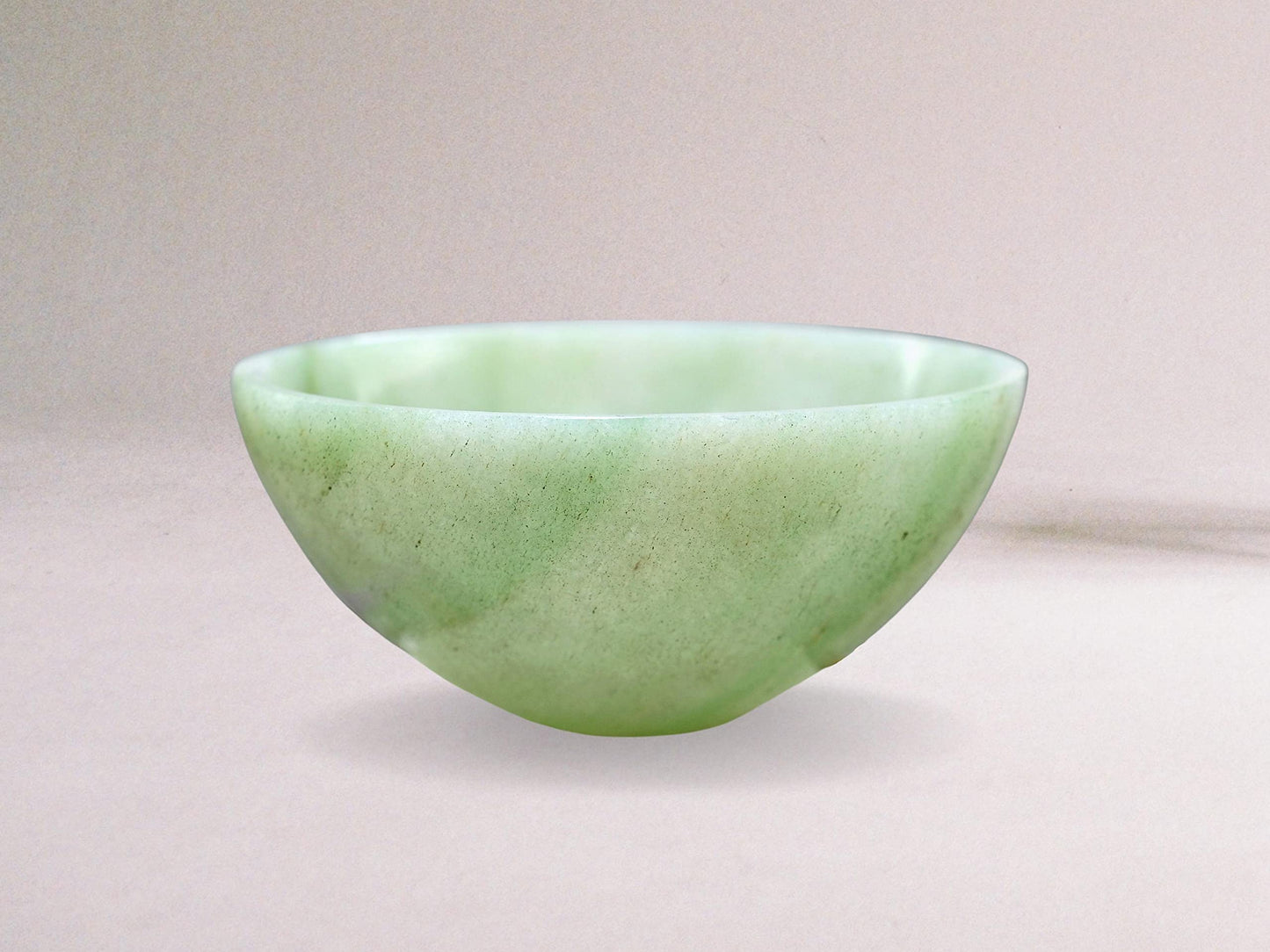 Green Aventurine Crystal Bowl - 2 Inch Decorative Bowls for Room and Home Decor - Gemstone Healing Crystals for Elegant Display, Positive Energy Balance and Gift