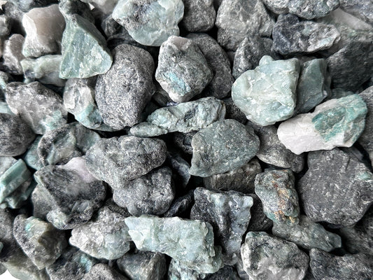 GAF TREASURES Wholesale Raw Emerald Crystals, Natural Emerald Stone, Rough Emerald Crystals, Emerald Rough, Healing Crystals (Emerald, 0.5 Pound)