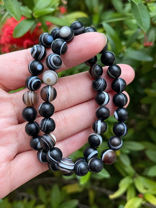GAF TREASURES Banded Agate Matt Crystal Bead Bracelet 8mm, Genuine Banded Agate Matt Stretch Gemstone Bracelet, Healing Crystal Bracelet, Gift for Men & Women (1)